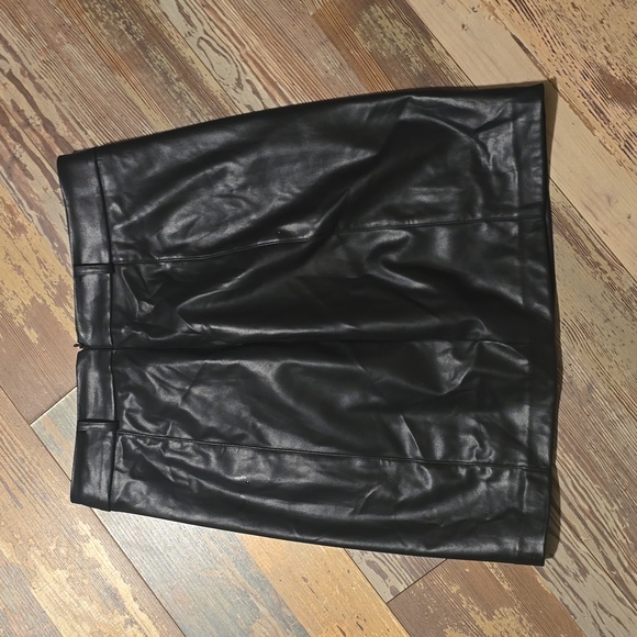 Calvin Klein Black Faux Leather Skirt Size 6P - Picture 3 of 5